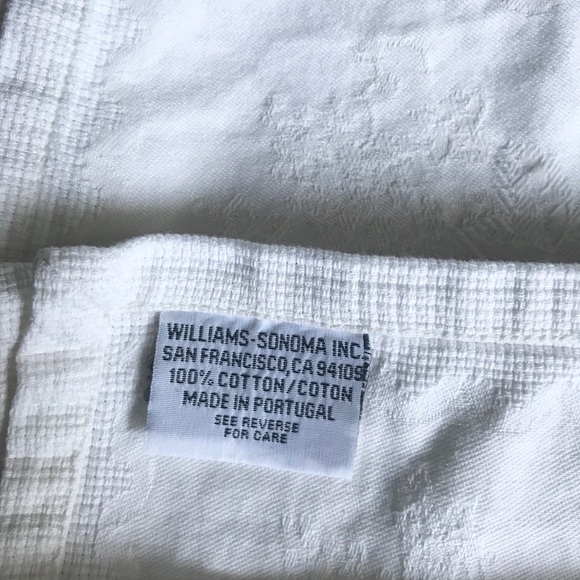 Williams-Sonoma Set of 4 Damask Dinner Napkins - Picture 3 of 5